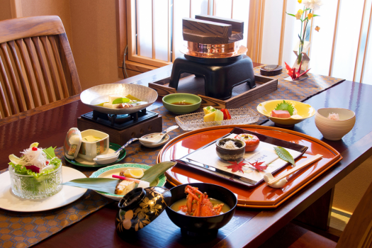 【和朝食】  時間に合わせてお作りする伊豆の和食膳をどうぞ（7:30～10:00／L.O9:00）