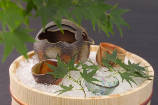 自慢の地酒はお気に入りの冷酒に入れてどうぞ