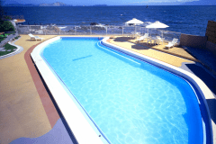 波打ち際のプール（夏期のみ営業）