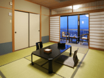 【スタンダード西側和室】西川のお部屋からは、夕日がご覧いただけます。