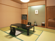 【スタンダード和洋室】和室8～10畳＋ツインベッド＋広縁付きのお部屋です