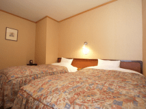 【スタンダード和洋室】和室8～10畳＋ツインベッド＋広縁付きのお部屋です。