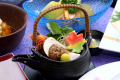 秋のたちばな会席：季節の贅沢食材料理（松茸の土瓶蒸し）イメージ写真です。