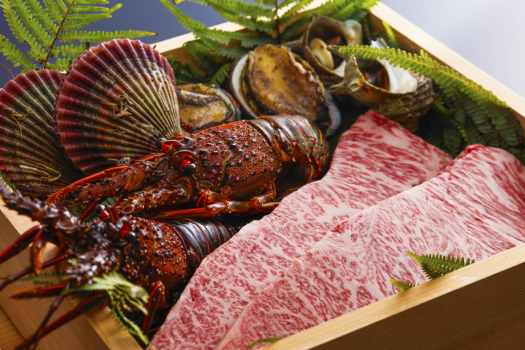 【食材イメージ】三重グルメといえば「伊勢海老」！その他、豊かな山海の幸もお召し上がりいただけます。