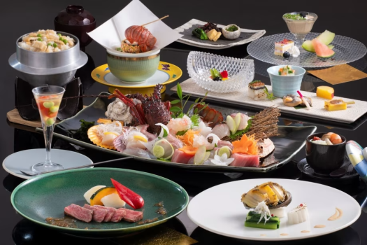 特選会席（2025夏）贅を尽くした美食の宝石箱！《松阪牛》《伊勢海老》《あわび》の極上の三重奏♪
