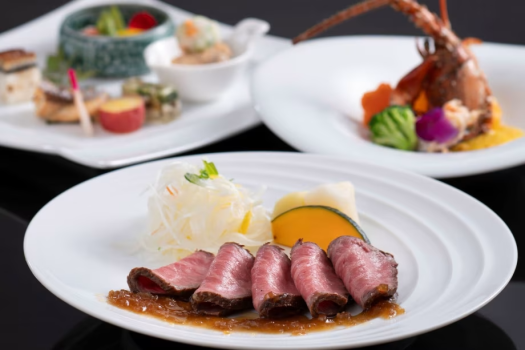 志摩里海会席（国産牛ローストビーフ）《伊勢海老》と《和牛》を堪能いただける当施設一押しのプラン♪和牛は“ライブキッチン”であつあつをご用意♪