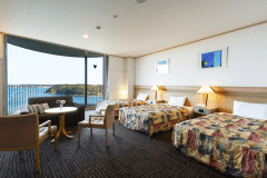 【トリプル】海を望む洋室で、エキストラベッドを使用して最大4名様までゆったり滞在可能。