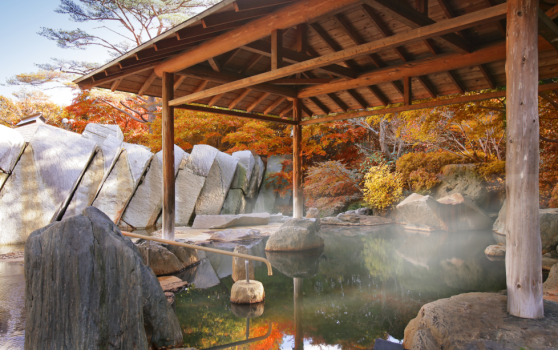 紅葉がきれいな秋の露天風呂