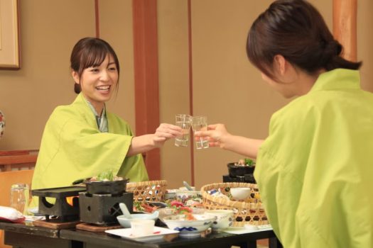 みんなで楽しく忘新年会！かんぱーい！