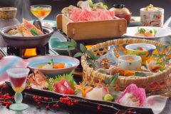 「和風ブイヤベース鍋」と「特選牛と季節野菜せいろ蒸し」がメイン料理