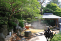 緑いっぱいの露天風呂！心地よい風に吹かれていい気持ち