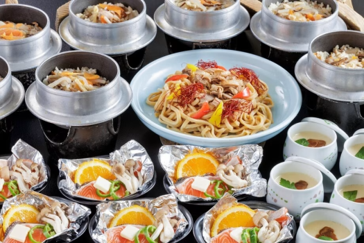 【9～11月・秋バイキング】＼食欲の秋満喫フェア／大鉢マグロ、B級グルメ、至福の彩りスイーツを堪能