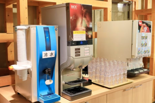 【1Fロビー特設会場】各種ドリンクとちょっとしたおつまみもございます。※イメージ