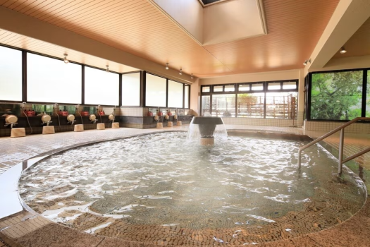 【大浴場】美肌効果もある泉質豊かな湯を多様な湯舟でお楽しみくださいませ。