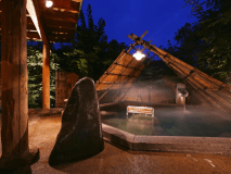 庭園縄文風呂【しだないの湯】ストーンサークルの湯　露天