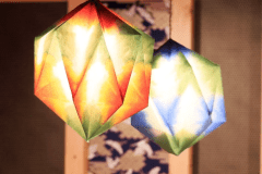 【1Fロビー特設会場】和の明かりがやさしく出迎えるロビーラウンジ。