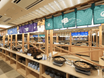 小さな屋台群「お祭りビュッフェ」では各エリアの郷土料理をご用意。