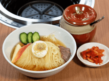 【夕食】「黒ひげ Produced by 髭」焼肉を満喫した後はさっぱりとした盛岡冷麺でリフレッシュ。