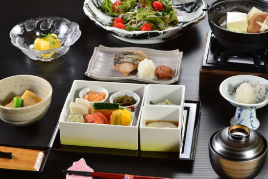 和朝食膳　一例