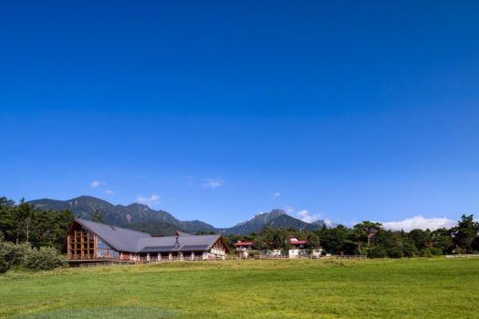 清泉寮新館と八ヶ岳