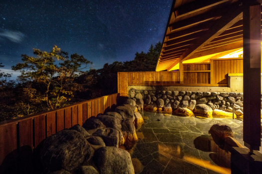 夜には満天の星を眺めながらのご入浴を