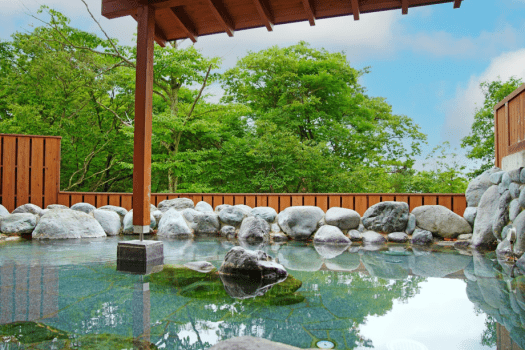 （露天風呂）自慢の露天風呂は通年通して快適にお楽しみいただけます。