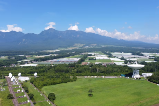 2025年春公開！あの大人気アニメの聖地「国立天文台野辺山宇宙電波観測所」・・・当館よりお車で約15分