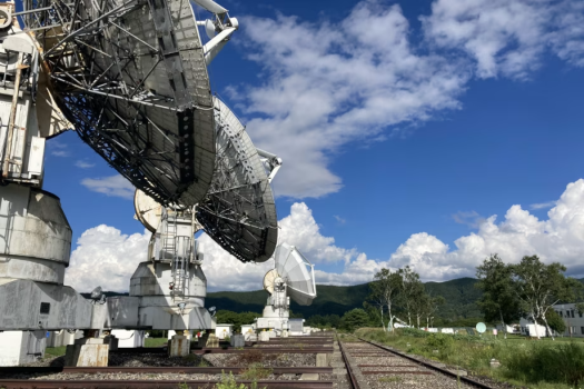2025年春公開！あの大人気アニメの聖地「国立天文台野辺山宇宙電波観測所」・・・当館よりお車で約15分