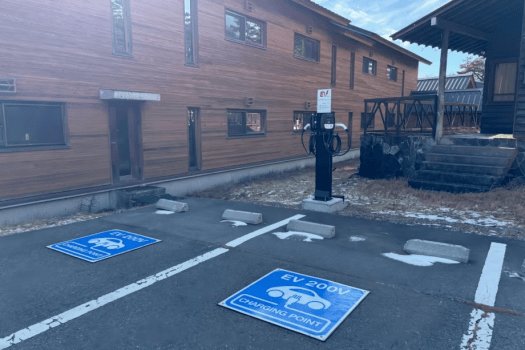 電気自動車用普通充電器（４台）を設置しております。