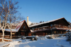 真っ白な清泉寮はシャッターチャンス！