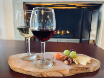 スタッフおすすめの山梨ヌーボー＆おつまみです♪　※画像はイメージです