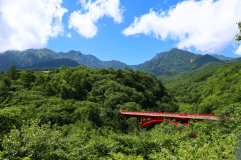 朝食は付いてないからトレッキングや観光などアクティブに《夕食付き/ビュッフェ》
