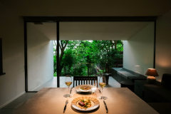 大切な人と、気兼ねなく、ゆっくりと味わう特別な時間を。お部屋で叶う“プライベート・オーベルジュ体験”。 大切な人と、気兼ねなく、ゆっくりと味わう特別な時間を。お部屋で叶う“プライベート・オーベルジュ体験”。