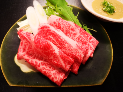 但馬牛しゃぶしゃぶ５０ｇを一人用小鍋でご用意いたします