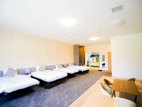【1室限定】2023年2月リニューアルの広々35畳｜ワクワクが詰まったキッズルーム付き！トイレとお風呂はセパレート｜5~7名利用時はベッドの他にお布団を準備
