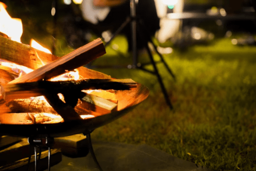 【オート区画C　電源なし】ソロキャンプやデュオキャンプにおすすめの区画です。源泉掛け流しの天然温泉・サウナ入り放題♪