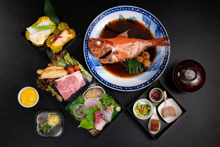 金目鯛の姿煮+豪華4段重(鮑の姿煮・静岡県産牛) ※一例 金目鯛の姿煮+豪華4段重(鮑の姿煮・静岡県産牛) ※一例