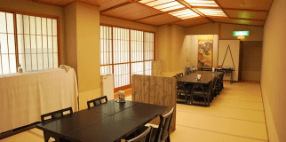 大中小様々な宴会場をご用意しております。
コンベンションホールでは、立食パーティーも可能です。
多目的スペースは会議室としてのご利用はもちろん、様々な用途でご利用いただけます。