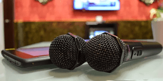 カラオケルーム
１～４名様利用時　１時間　ひとり1,100円(税込)
５名様以上利用時　１時間　ひとり　880円(税込)
※営業時間：15:00～23:00(最終受付22:00)
※お飲み物等はお持ち込みいただいて結構です。
※ご予約ご利用はフロント(内線９番)にお申し付けください。