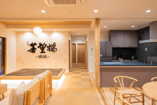 夜のリビングルームもまた違った雰囲気。