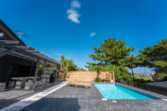 【蒼望楼】広々空間での開放的なプール