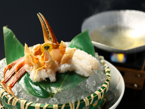 【黄タグ付ブランド越前蟹約1.0㎏使用】フルコース【1人1パイずつ使用】夕食は熱々茹でガニ1パイ・カニ刺し半身・焼きガニ半身プランに新鮮お刺身小皿盛り、せいこ蟹丼ミニ(年内まで）付※12歳以下のお子様ご利用不可（乳幼児含む）