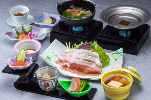 ●朝食：もち豚しゃぶしゃぶの和食膳
