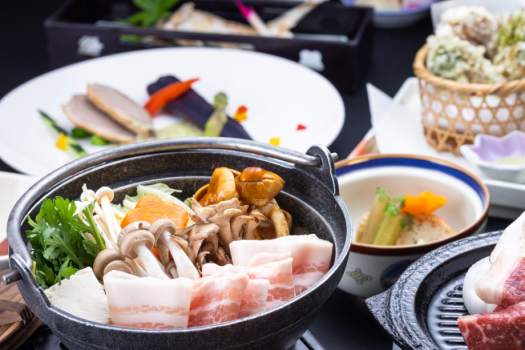 【老神温泉観光協会】【あわしま会席】+【伝統の山賊鍋】個室食事処確約！