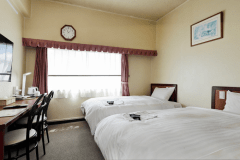 【喫煙】ツイン｜18平米　シモンズベッド　無料Wi-Fi