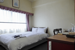 【喫煙】ダブル｜14平米　シモンズベッド　無料Wi-Fi