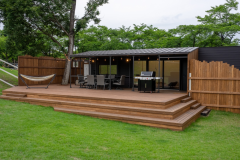 【ワンちゃん同伴ＯＫ】ウッドデッキ＆ドッグラン付きトレーラーハウス