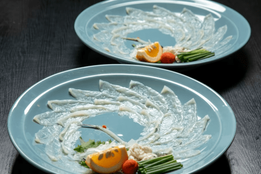 【ふぐ会席スタンダード】目で楽しみ、舌で味わう。歯ごたえ、味わいも良質なふぐ刺しをご堪能ください。