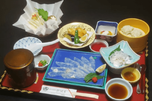【とらふく御膳】ふく刺し・ふくの唐揚げ・ふくちり…ふく料理では欠かせないお料理を御膳として凝縮。