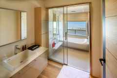 【オーシャンビュー◆Jrスイート和洋室】お部屋のお風呂からも海の景色をお楽しみいただけます。